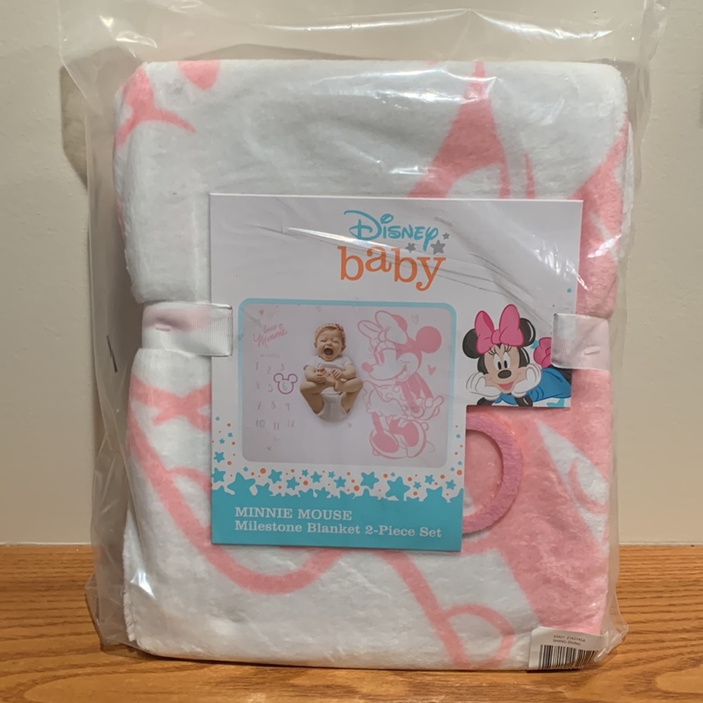 Disney’s Minnie Mouse Milestone Blanket 2-piece set